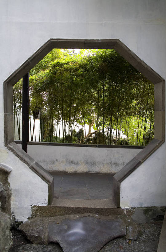 竖图,彩色,室外,白天,旅游,度假,名胜古迹,标志建筑,地标,建筑,中国,遗迹,图片,庭院,池塘,水池,建筑群,院子,古典,古迹,文物,娱乐,建设,古建筑,江苏,苏州,石雕,树木,荷花池,享受,休闲,假山,旅游胜地,放松,竖,摄影,园林,中国文化,古文明,东亚,苏州园林,留园,旅行,传统文化,bj174