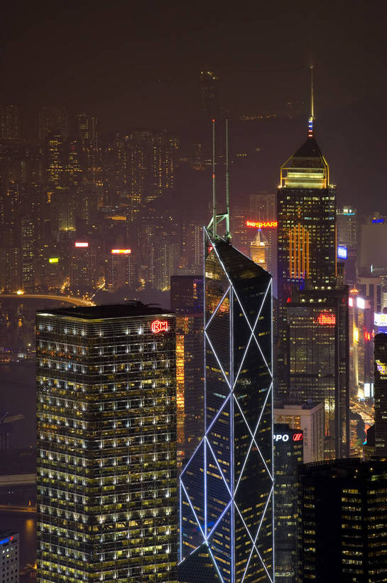 竖图,彩色,室外,夜晚,旅游,度假,名胜古迹,标志建筑,地标,建筑,夜景,香港,中国,亚洲,繁华,遗迹,图片,建筑群,古迹,文物,娱乐,建设,现代,古建筑,现代建筑,维多利亚港,享受,休闲,旅游胜地,摩天大厦,放松,竖,摄影,港,古文明,东亚,发展,维多利亚湾,香港特别行政区,港澳台,中华人民共和国,繁荣,维多利亚,发达,维港,彩图,港湾,高楼,海港,bj174