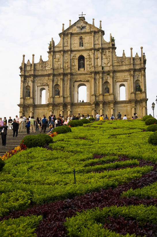 竖图,彩色,室外,白天,旅游,度假,名胜古迹,标志建筑,地标,建筑,路灯,澳门,中国,亚洲,行人,游客,游人,遗迹,图片,文化遗产,古迹,历史,文物,娱乐,建设,古建筑,路人,旅客,台阶,享受,休闲,旅游胜地,放松,竖,摄影,欧式建筑,古文明,东亚,中华人民共和国,过客,旅游者,彩图,旅行,大三巴,bj174