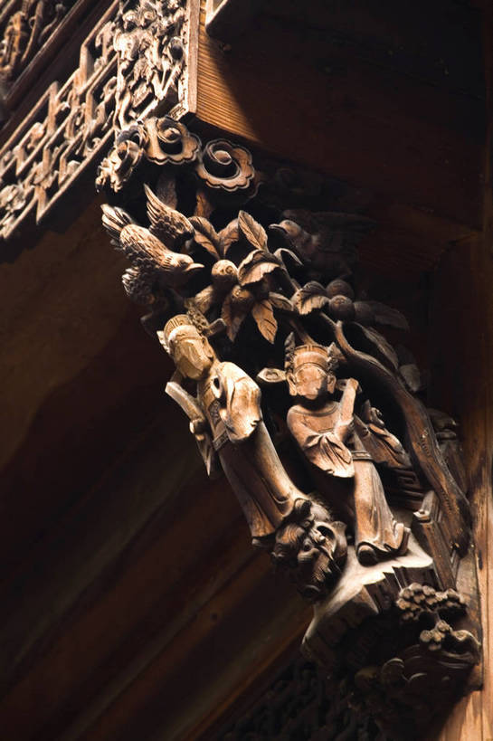 竖图,彩色,室外,白天,旅游,黄山,标志建筑,地标,建筑,雕塑,中国,亚洲,风俗,艺术,装饰,民俗,雕刻,雕像,浮雕,图片,房屋,楼阁,屋子,文化遗产,建筑群,楼群,古典,历史,文化,文物,建设,传统,楼房,民居,古代,工艺品,旅游胜地,竖,摄影,人文景观,玉雕,古董,纪念,美术,古物,中国文化,主题,陈列,古玩,东亚,安徽,安徽省,黄山市,歙县,黟县,中华人民共和国,华东地区,功能,美学,皖,古远,彩图,旅行,房子,架空,卢村,卢村木雕楼,黟县卢村木雕楼景区,志诚堂,bj174