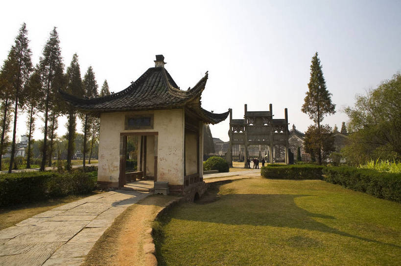 横图,彩色,室外,白天,旅游,黄山,标志建筑,地标,建筑,中国,亚洲,风俗,民俗,雕刻,浮雕,图片,房屋,楼阁,屋子,文化遗产,建筑群,楼群,古典,历史,建设,传统,楼房,民居,古代,旅游胜地,摄影,人文景观,中国文化,东亚,安徽,安徽省,黄山市,歙县,江西省,中华人民共和国,华东地区,皖,古远,棠樾村,彩图,旅行,房子,架空,郑村镇,bj174