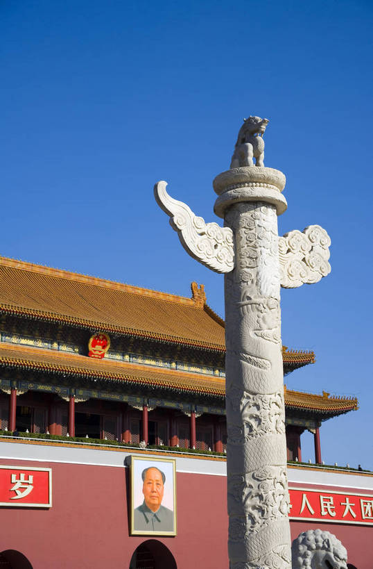 天安门,栏杆,竖图,彩色,室外,白天,旅游,度假,名胜古迹,标志建筑,地标,建筑,国旗,雕塑,北京,天安门广场,中国,亚洲,士兵,行人,游客,游人,遗迹,艺术,装饰,标语,雕刻,雕像,图片,柱子,文化遗产,桥,古迹,文物,娱乐,红旗,建设,古建筑,华表,路人,旅客,石柱,工艺品,享受,休闲,旅游胜地,放松,竖,摄影,城楼,古代建筑,纪念,华丽,修饰,美术,点缀,神圣,庄重,中国文化,主题,政治,陈列,古文明,东亚,中华人民共和国,功能,美学,衬托,美观,雅致,雅观,庄严,过客,旅游者,彩图,旅行,桓表,bj174