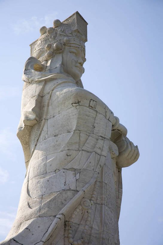 栏杆,竖图,彩色,室外,白天,旅游,度假,名胜古迹,标志建筑,地标,建筑,雕塑,澳门,中国,亚洲,遗迹,艺术,装饰,雕刻,雕像,扶手,图片,香炉,柱子,阶梯,楼阁,文化遗产,牌楼,古迹,文物,娱乐,建设,古建筑,护栏,台阶,蓝天,天空,工艺品,享受,休闲,旅游胜地,放松,竖,摄影,古代建筑,纪念,美术,中国文化,主题,陈列,古文明,东亚,妈祖庙,妈阁庙,中华人民共和国,功能,美学,彩图,旅行,飞檐,妈祖文化村,bj174