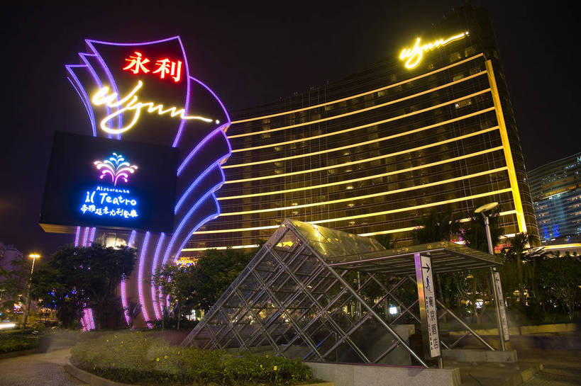 横图,彩色,室外,夜晚,旅游,度假,美景,名胜古迹,城市风光,标志建筑,城市,地标,建筑,霓虹灯,夜景,澳门,中国,亚洲,游客,阴影,繁华,遗迹,光线,图片,影子,景观,灯光,古迹,文物,娱乐,建设,古建筑,现代建筑,葡京酒店,享受,休闲,闪耀,旅游胜地,景色,放松,赌场,摄影,闪烁,中国文化,灯火通明,古文明,东亚,港澳台,中华人民共和国,澳门特别行政区,澳,繁荣,闪动,闪灼,发达,澳门半岛,彩图,旅行,葡京娱乐场,苏亚利斯博士大马路,富丽堂皇,澳门新葡京酒店,新葡京酒店,bj174