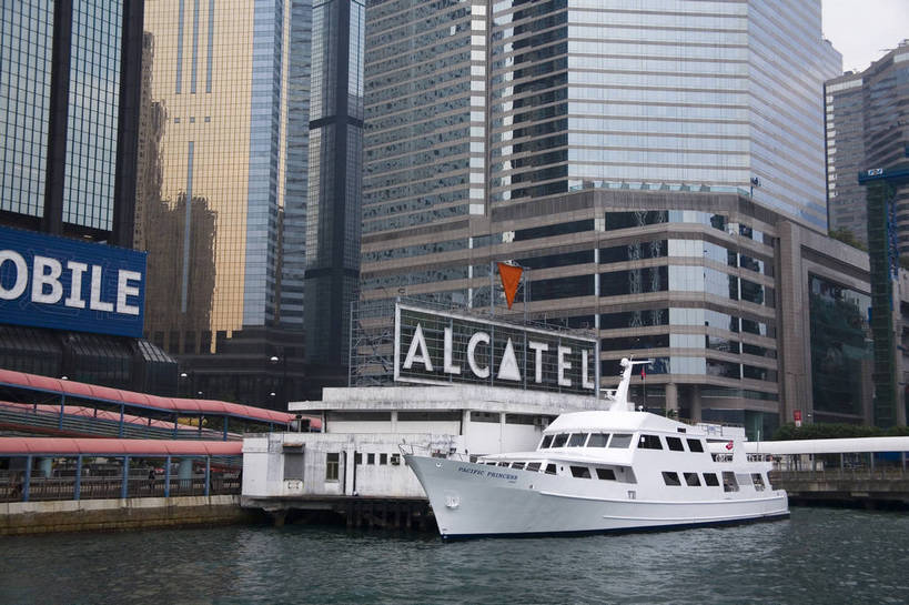 横图,彩色,室外,白天,旅游,度假,美景,名胜古迹,城市风光,标志建筑,城市,地标,建筑,客轮,香港,中国,亚洲,游客,遗迹,图片,景观,建筑群,交通,轮渡,古迹,文物,娱乐,建设,现代,古建筑,现代建筑,游轮,交通工具,享受,休闲,旅游胜地,景色,放松,运输,摄影,海滨,运送,古文明,东亚,发展,湾仔码头,中华人民共和国,繁荣,发达,彩图,旅行,bj174