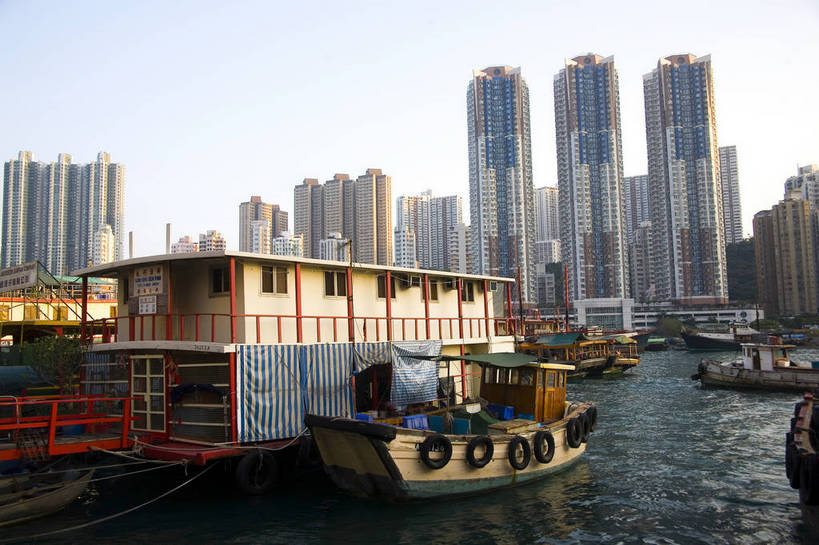 餐厅,码头,横图,彩色,室外,白天,旅游,度假,美景,城市风光,城市,船,香港,中国,亚洲,行人,游客,游人,图片,景观,建筑群,渔船,娱乐,路人,旅客,游船,享受,休闲,旅游胜地,摩天大厦,景色,放松,摄影,生活方式,海滨,参观,东亚,中华人民共和国,繁荣,发达,过客,珍宝海鲜舫,海,旅游者,彩图,旅行,餐馆,港湾,香港仔,居住区,bj174