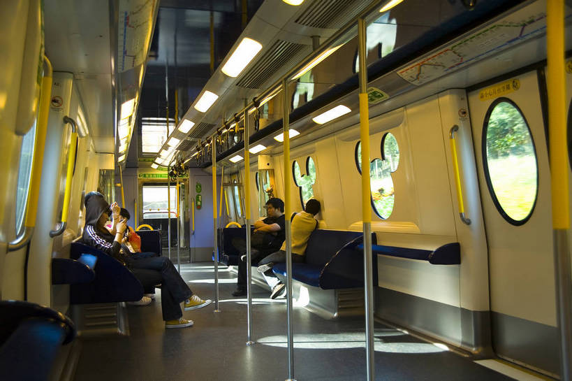 人群,横图,彩色,室外,白天,旅游,度假,美景,城市风光,城市,游览车,香港,中国,亚洲,行人,游客,游人,表演,图片,景观,娱乐,路人,旅客,享受,休闲,迪斯尼乐园,旅游胜地,景色,放松,摄影,观看,海滨,参观,东亚,中华人民共和国,繁荣,发达,过客,海,旅游者,彩图,旅行,bj174