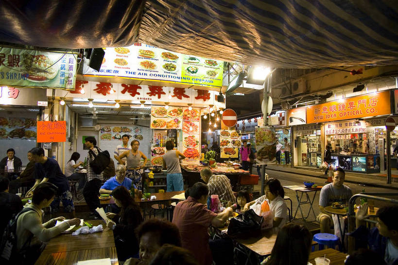 人群,横图,彩色,室外,夜晚,旅游,度假,美景,城市风光,城市,道路,街道,路,公路,香港,中国,亚洲,行人,游客,游人,图片,景观,交通,娱乐,路人,旅客,人流,享受,休闲,旅游胜地,景色,放松,摄影,生活方式,港,参观,东亚,九龙,旺角,香港特别行政区,港澳台,中华人民共和国,繁荣,九龙半岛,发达,油麻地,过客,油尖旺区,马路,旅游者,彩图,旅行,居住区,大排档,庙街,庙街夜市,bj174