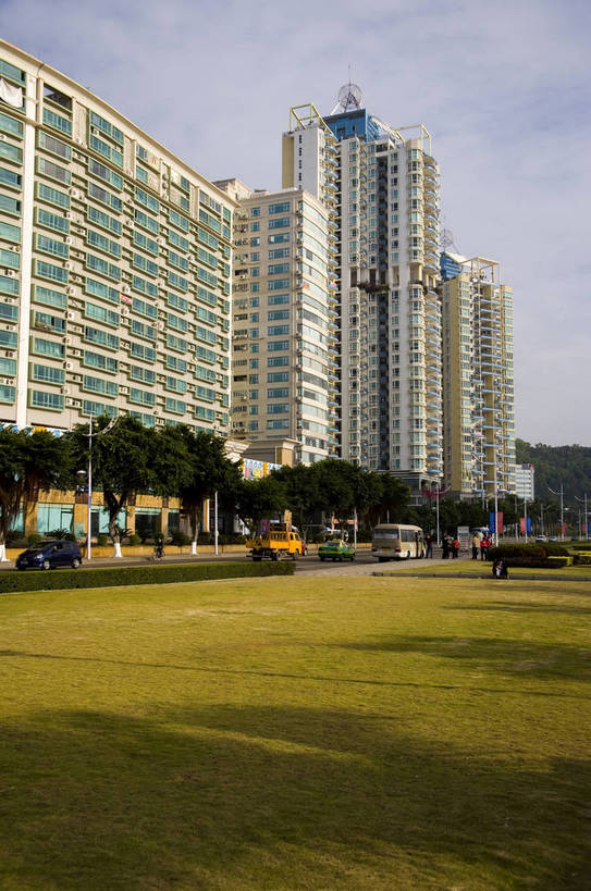 竖图,彩色,室外,白天,旅游,度假,美景,城市风光,城市,大厦,建筑,中国,亚洲,景观,交通,娱乐,现代,现代建筑,白云,蓝天,绿地,天,享受,休闲,景色,放松,竖,运输,摄影,经济,居住,矗立,文明,耸立,参观,东亚,发展,珠海,广东省,中华人民共和国,挺立,珠海市,繁荣,进步,发达,交流,彩图,观光,旅行,高楼,居住区,bj174