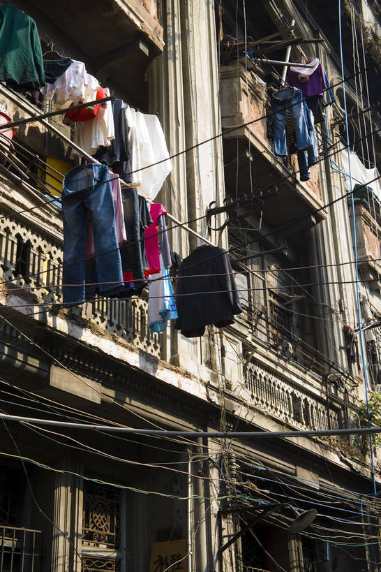 竖图,彩色,特写,旅游,度假,美景,城市风光,标志建筑,城市,地标,建筑,广州,中国,亚洲,晾晒,局部,景观,建筑群,交通,古典,历史,娱乐,建设,现代,特色,老建筑,车,衣服,绿地,享受,休闲,灿烂,景色,放松,竖,运输,摄影,生活方式,经济,居住,矗立,旧的,美好,文明,近景,市民,耸立,参观,东亚,发展,广东省,中华人民共和国,广州市,挺立,繁荣,进步,平民,交流,彩图,观光,旅行,老城区,居住区,普通,bj174