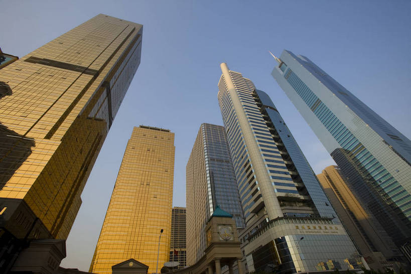 横图,彩色,室外,白天,仰视,旅游,度假,商务,美景,天际线,城市风光,城市,大厦,建筑,汽车,玻璃,广州,中国,亚洲,远眺,光,景观,建筑群,交通,娱乐,现代,现代建筑,特色,车,白云,蓝天,绿地,天,享受,休闲,摩天大厦,景色,放松,金融,运输,摄影,生活方式,经济,轮廓,居住,美好,文明,参观,玻璃幕墙,贸易,东亚,发展,广东,广东省,城区,中信广场,中华人民共和国,华南地区,省会,广州市,粤,繁荣,进步,天河,发达,交流,彩图,观光,旅行,商业,高楼,居住区,天河区,天河广场,bj174