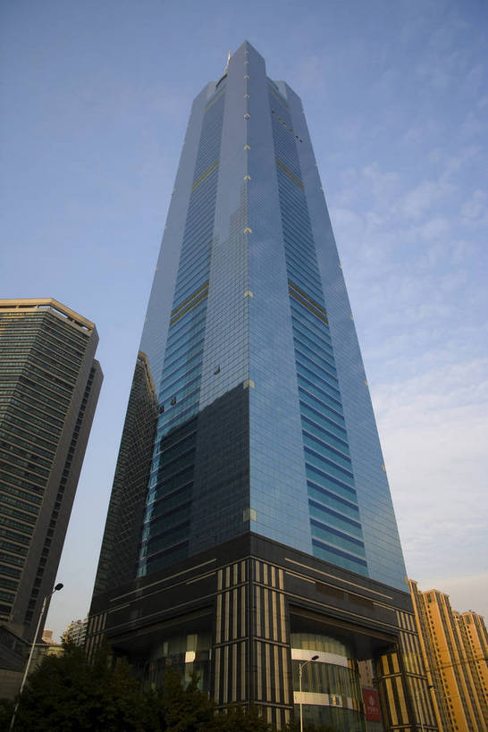 竖图,彩色,室外,白天,仰视,旅游,度假,商务,美景,天际线,城市风光,城市,大厦,建筑,汽车,玻璃,广州,中国,亚洲,远眺,光,景观,建筑群,交通,娱乐,现代,现代建筑,特色,车,白云,蓝天,绿地,天,享受,休闲,摩天大厦,景色,放松,竖,金融,运输,摄影,生活方式,经济,轮廓,居住,矗立,美好,文明,耸立,参观,玻璃幕墙,贸易,东亚,发展,广东,广东省,城区,中信广场,中华人民共和国,华南地区,省会,广州市,粤,挺立,繁荣,进步,天河,发达,交流,彩图,观光,旅行,商业,高楼,居住区,天河区,天河广场,bj174