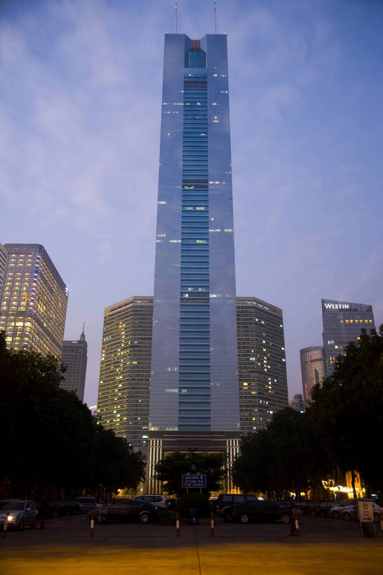 竖图,彩色,室外,仰视,旅游,度假,商务,美景,天际线,城市风光,城市,大厦,建筑,路灯,汽车,玻璃,照明,广州,中国,亚洲,阴影,远眺,光线,影子,光,景观,建筑群,灯光,交通,娱乐,现代,现代建筑,特色,车,灯,绿地,天,享受,休闲,灿烂,闪耀,摩天大厦,景色,放松,竖,金融,运输,摄影,生活方式,经济,轮廓,居住,照亮,矗立,闪烁,照明设备,美好,文明,耸立,参观,玻璃幕墙,贸易,灯火通明,东亚,发展,广东,广东省,城区,中信广场,中华人民共和国,华南地区,省会,广州市,粤,挺立,繁荣,闪动,闪灼,进步,天河,发达,交流,夜,彩图,观光,旅行,商业,高楼,居住区,天河区,天河广场,bj174