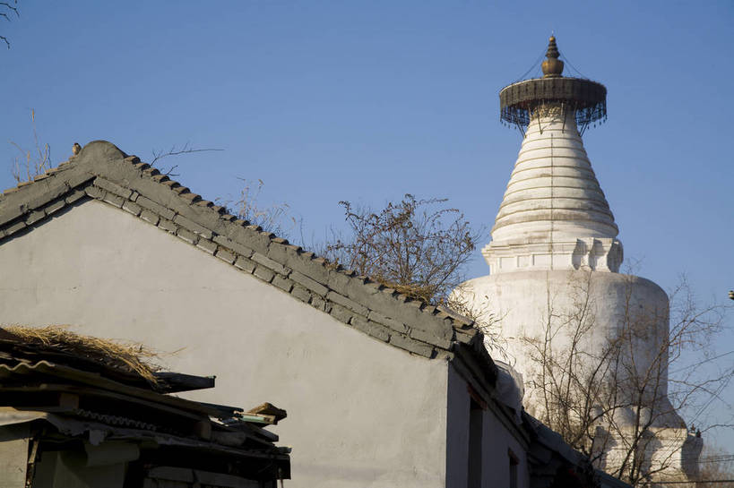 横图,彩色,室外,白天,旅游,度假,名胜古迹,标志建筑,地标,建筑,北海公园,北京,中国,亚洲,局部,风俗,清澈,遗迹,艺术,平静,瓦片,文化遗产,瓦,古迹,历史,文物,娱乐,建设,传统,古建筑,白塔,民居,蓝天,天,享受,休闲,旅游胜地,放松,精神,摄影,建造,古代建筑,部分,象征,美好,感受,参观,青砖,古文明,东亚,屋瓦,北海,中华人民共和国,古代文明,明澈,清彻,清亮,制度,特征,彩图,旅行,老城区,普通,bj174
