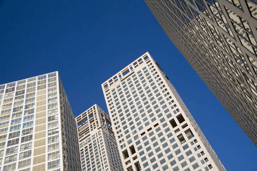 横图,彩色,室外,白天,仰视,旅游,商务,城市风光,城市,建筑,北京,中国,亚洲,清澈,景观,公寓,首都,现代,现代建筑,路牌,白云,蓝天,天,摩天大厦,商务楼,金融,摄影,大都市,生活方式,现代都市,经济,晴天,成就,文明,玻璃幕墙,贸易,幕墙,东亚,发展,中华人民共和国,北京市,京,北平,华北地区,繁荣,进步,发达,明澈,清彻,清亮,游览,商业,高楼,北京CBD,北京商务中心区,中国北京大北窑,bj174