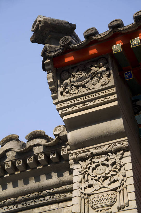 竖图,彩色,室外,白天,旅游,度假,美景,名胜古迹,门,城市风光,城市,道路,胡同,建筑,街道,路,公路,北京,中国,亚洲,局部,风俗,艺术,平静,民俗,瓦片,景观,交通,瓦,历史,娱乐,传统,风情,民居,特色,红色,门框,享受,休闲,景色,放松,精神,竖,摄影,建造,古代建筑,部分,四合院,矗立,象征,美好,耸立,感受,参观,青砖,东亚,屋瓦,中华人民共和国,挺立,古代文明,制度,特征,马路,彩图,旅行,老城区,传统文化,普通,bj174