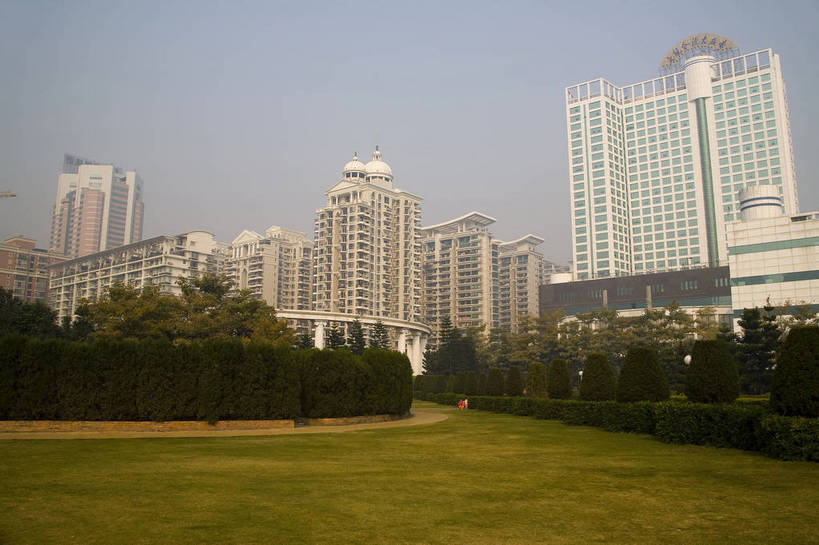 人群,广场,横图,彩色,室外,旅游,度假,美景,天际线,城市风光,城市,大厦,建筑,公路,汽车,叶子,中国,亚洲,景观,绿叶,交通,娱乐,现代,现代建筑,旅客,特色,车,树叶,白云,蓝天,绿地,绿化带,天,享受,休闲,广阔,嫩叶,景色,便捷,放松,运输,摄影,生活方式,经济,轮廓,居住,美好,文明,城市广场,参观,东亚,发展,福建省,中华人民共和国,快捷,开阔,福州,福州市,繁荣,进步,发达,交流,叶,叶片,彩图,观光,旅行,高楼,居住区,快速路,bj174