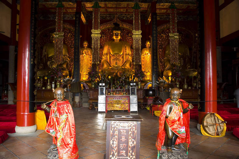 寺庙,横图,彩色,室内,白天,旅游,度假,名胜古迹,标志建筑,地标,建筑,雕塑,鼓山,中国,亚洲,节日,遗迹,雕刻,塑像,文化遗产,古典,教育,古迹,历史,文化,文物,娱乐,建设,佛,古建筑,树,树木,古代,阳光,祈祷,享受,休闲,健康,汉字,旅游胜地,放松,思想,许愿,摄影,宗教,碑文,佛教,信仰,古代建筑,烧香,纪念,拜,祈求,祷告,清新,文明,中国文化,古文明,东亚,儒家,福建省,中华人民共和国,福州,释教,古远,古代文明,流传,平安,旅行,庙,寺,传统文化,bj174