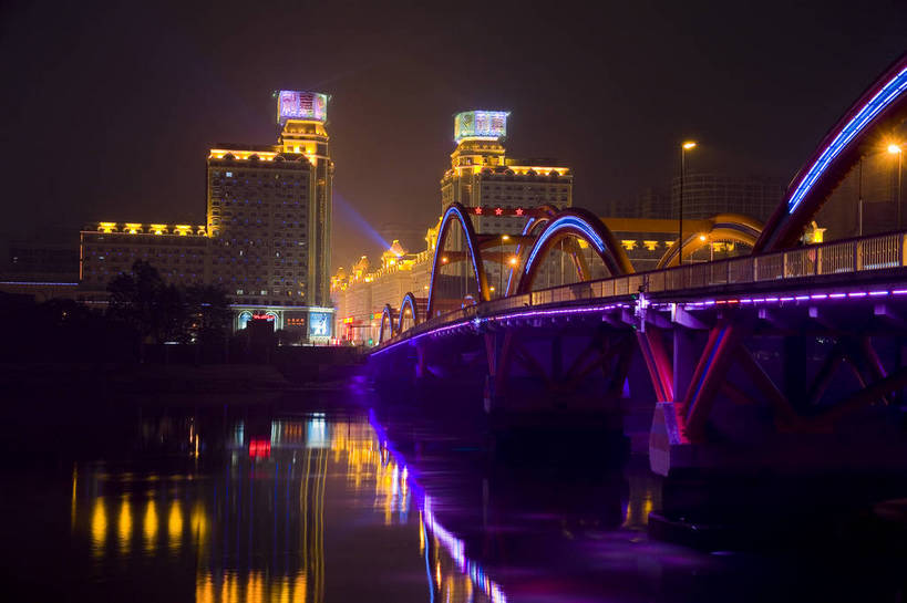 人群,横图,彩色,室外,旅游,度假,岛屿,美景,树林,天际线,城市风光,城市,大厦,建筑,夜景,公路,汽车,中国,亚洲,阴影,光线,影子,景观,灯光,交通,娱乐,现代,现代建筑,旅客,特色,车,灯,绿地,绿化带,享受,休闲,灿烂,广阔,闪耀,景色,便捷,放松,运输,摄影,生活方式,经济,轮廓,居住,闪烁,美好,文明,参观,灯火通明,福建,东亚,发展,台江,福建省,中华人民共和国,华东地区,省会,快捷,闽,开阔,福州,福州市,繁荣,闪动,闪灼,进步,发达,交流,夜,彩图,观光,旅行,高楼,居住区,快速路,仓山区,南台岛,台江区,中洲岛,bj174