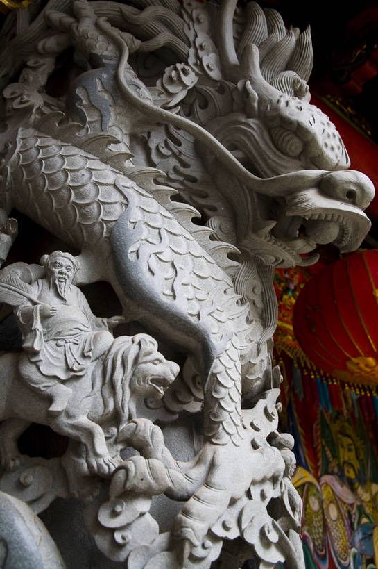 寺庙,竖图,彩色,室内,白天,旅游,度假,成功,名胜古迹,标志建筑,地标,建筑,雕塑,中国,亚洲,节日,遗迹,艺术,装饰,龙,雕刻,雕像,塑像,文化遗产,古城,古典,教育,古迹,历史,文化,文物,娱乐,建设,古建筑,石雕,树,树木,古代,阳光,工艺品,祈祷,享受,休闲,健康,旅游胜地,放松,竖,思想,许愿,摄影,宗教,信仰,古代建筑,烧香,纪念,精致,拜,祈求,美术,矗立,高贵,清新,文明,中国文化,主题,图腾,关帝庙,传说,耸立,参观,陈列,古文明,东亚,儒家,福建省,关公,中华人民共和国,功能,美学,祥瑞,灵兽,权势,挺立,尊荣,古远,古代文明,流传,平安,幸运,旅行,庙,寺,传统文化,崇武,bj174