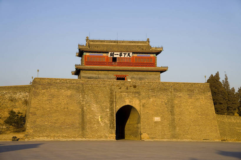 横图,彩色,室外,白天,旅游,度假,名胜古迹,标志建筑,地标,建筑,长城,中国,亚洲,风俗,遗迹,壮观,文化遗产,冬天,古城,辽阔,古典,宏伟,古迹,历史,文物,娱乐,建设,传统,城墙,古建筑,历史建筑,特色,古代,蓝天,天空,天,享受,休闲,广阔,旅游胜地,放松,精神,摄影,城楼,古代建筑,纪念,文明,中国文化,特殊,防御,古文明,东亚,古长城,中华人民共和国,河北省,秦皇岛,抵抗,奇迹,古远,伟大,流传,制度,特别,旅行,传统文化,山海关,bj174