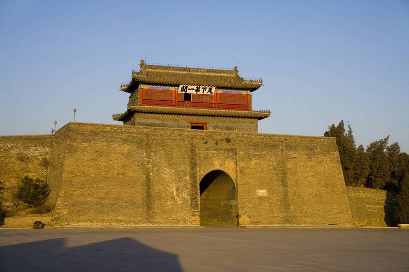 横图,彩色,室外,白天,旅游,度假,名胜古迹,标志建筑,地标,建筑,长城,中国,亚洲,风俗,遗迹,壮观,文化遗产,冬天,古城,辽阔,古典,宏伟,古迹,历史,文物,娱乐,建设,传统,城墙,古建筑,历史建筑,特色,古代,蓝天,天空,天,享受,休闲,广阔,旅游胜地,放松,精神,摄影,城楼,古代建筑,纪念,文明,中国文化,特殊,防御,古文明,东亚,古长城,中华人民共和国,河北省,秦皇岛,抵抗,奇迹,古远,伟大,流传,制度,特别,旅行,传统文化,山海关,bj174