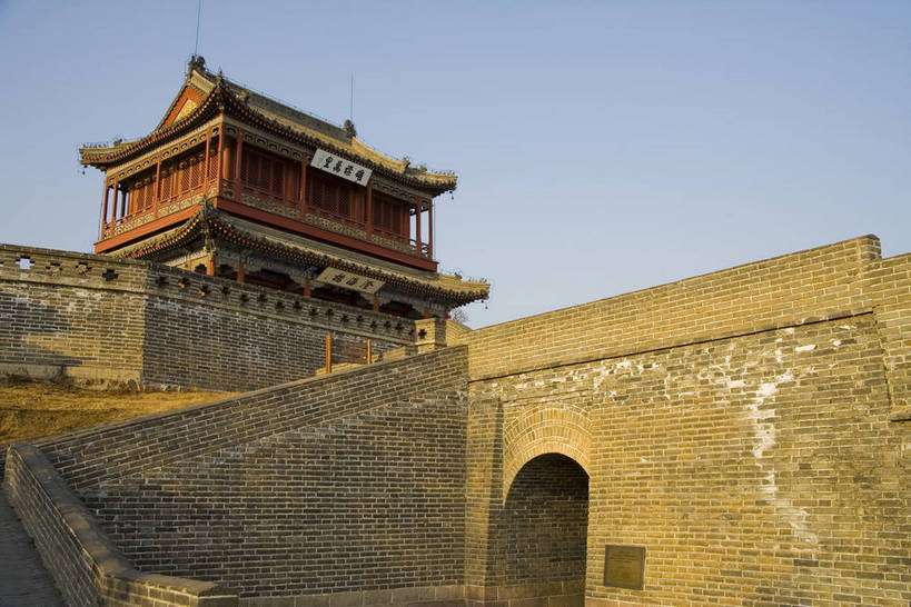 横图,彩色,室外,白天,旅游,度假,名胜古迹,标志建筑,地标,建筑,长城,中国,亚洲,风俗,遗迹,壮观,文化遗产,冬天,古城,辽阔,古典,宏伟,古迹,历史,文物,娱乐,建设,传统,城墙,古建筑,历史建筑,特色,古代,蓝天,天空,天,享受,休闲,广阔,旅游胜地,放松,精神,摄影,城楼,古代建筑,纪念,文明,中国文化,特殊,防御,古文明,东亚,古长城,中华人民共和国,河北省,秦皇岛,抵抗,奇迹,古远,伟大,流传,制度,特别,旅行,传统文化,老龙头,山海关,bj174