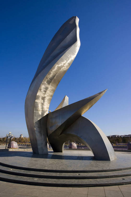 竖图,彩色,室外,旅游,度假,比赛,名胜古迹,城市风光,标志建筑,城市,地标,建筑,鸽子,雕塑,中国,亚洲,遗迹,艺术,结构,雕像,塑像,景观,构造,宏伟,古迹,文物,娱乐,建设,古建筑,和平鸽,特色,天,享受,休闲,旅游胜地,景色,放松,气派,竖,摄影,城市建筑,设施,经济,工程,矗立,迷人,象征,钢架,成就,美好,美妙,文明,布局,特殊,耸立,参观,古文明,东亚,发展,钢结构,中华人民共和国,河北省,秦皇岛,挺立,繁荣,奇迹,伟大,进步,发达,竞技,彩图,旅行,奥运会,北戴河,奥林匹克公园,bj174