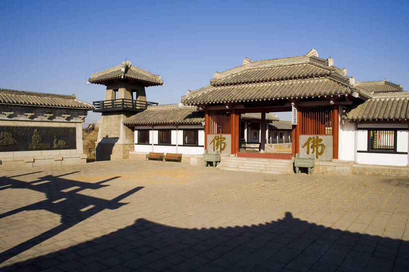 寺庙,横图,彩色,室外,白天,旅游,度假,名胜古迹,标志建筑,地标,建筑,长城,中国,亚洲,风俗,神话,遗迹,文化遗产,冬天,寺院,辽阔,古典,古迹,历史,文物,娱乐,建设,传统,古建筑,特色,古代,蓝天,天空,天,享受,休闲,广阔,旅游胜地,放松,精神,摄影,城楼,古代建筑,纪念,文明,中国文化,传说,特殊,古文明,东亚,中华人民共和国,河北省,秦皇岛,古远,流传,制度,特别,传奇,旅行,庙,寺,传统文化,孟姜女庙,山海关,孟姜女,bj174