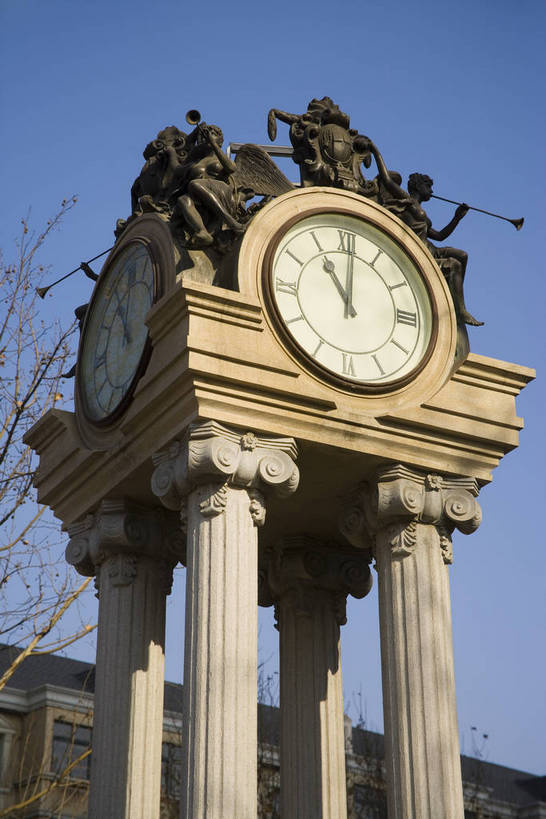 竖图,彩色,室外,白天,旅游,度假,名胜古迹,城市风光,标志建筑,城市,地标,建筑,天津,中国,亚洲,清澈,遗迹,艺术,景观,建筑群,古典,宏伟,古迹,历史,文物,娱乐,建设,古建筑,特色,蓝天,天空,天,享受,休闲,旅游胜地,放松,气派,竖,摄影,城市建筑,经济,矗立,成就,美好,美妙,文明,特殊,耸立,欧式建筑,参观,古文明,东亚,发展,摆钟,中华人民共和国,华北地区,天津市,挺立,河北区,繁荣,伟大,进步,发达,明澈,清彻,清亮,钟,彩图,旅行,津,世纪钟,bj174