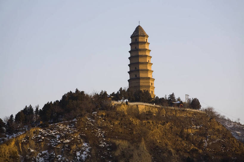 横图,彩色,室外,旅游,度假,美景,名胜古迹,山脉,标志建筑,地标,建筑,中国,亚洲,遗迹,民俗,图片,景观,山洞,文化遗产,乡村,冬季,冬天,塔,住所,古迹,历史,文物,娱乐,建设,传统,古建筑,宝塔,民居,特色,古代,天空,自然,天,享受,休闲,旅游胜地,景色,放松,摄影,居住,象征,贫瘠,中国文化,自然风光,特殊,古文明,东亚,地貌,窑洞,陕西省,中华人民共和国,革命,延安,革命根据地,古远,冬日,旅行,游览,地质,bj174