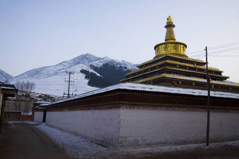 寺庙,横图,彩色,室外,旅游,名胜古迹,标志建筑,地标,建筑,中国,亚洲,朝拜,节日,民俗,图片,文化遗产,建筑群,宏伟,文化,建设,虔诚,祈祷,健康,气派,许愿,摄影,宗教,佛教,信仰,古代建筑,纪念,祈求,祭祀,中国文化,参观,东亚,甘肃省,藏传佛教,拉卜楞寺,中华人民共和国,甘南,释教,夏河,平安,旅行,游览,庙,寺,传统文化,bj174