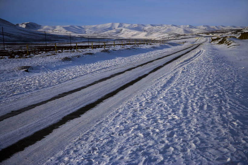 横图,彩色,室外,旅游,山脉,田园,雪,公路,中国,亚洲,覆盖,脚印,图片,大地,雪地,冬天,辽阔,白雪,痕迹,冰冻,蓝天,天空,自然,天,广阔,寒冷,摄影,足迹,清新,自然风光,参观,东亚,甘肃省,中华人民共和国,开阔,行踪,脚迹,甘南,旅行,游览,bj174