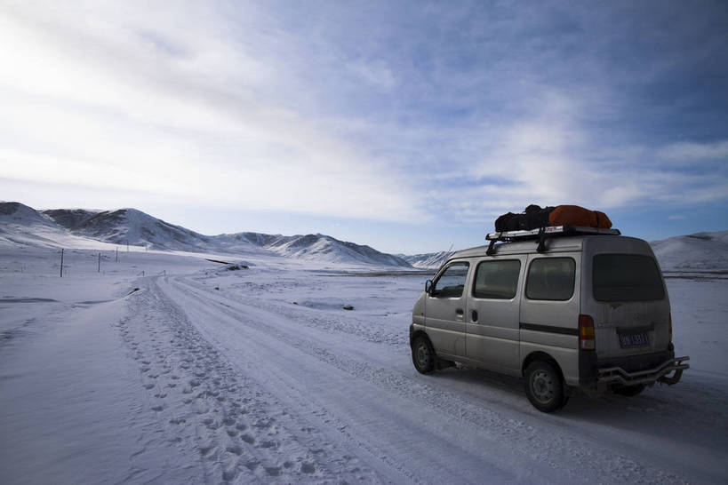 横图,彩色,室外,旅游,山脉,田园,雪,公路,中国,亚洲,覆盖,脚印,图片,大地,雪地,冬天,辽阔,白雪,痕迹,冰冻,车,蓝天,天空,自然,天,广阔,寒冷,摄影,足迹,清新,自然风光,参观,东亚,甘肃省,中华人民共和国,开阔,行踪,脚迹,甘南,旅行,游览,bj174