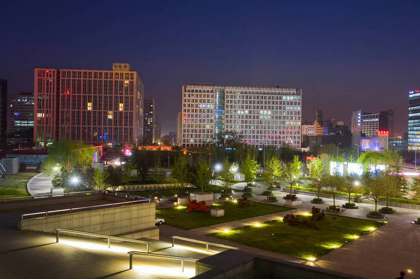 横图,彩色,旅游,度假,商务,名胜古迹,天际线,城市风光,标志建筑,城市,地标,建筑,夜景,北京,中国,亚洲,遗迹,景观,建筑群,灯光,首都,都市,古迹,文物,娱乐,建设,现代,古建筑,现代建筑,商业街,楼宇,享受,休闲,灿烂,旅游胜地,放松,摄影,经济,古文明,东亚,发展,海淀区,中关村,中华人民共和国,北京市,京,北平,华北地区,灯火辉煌,繁荣,进步,发达,旅行,办公,国家自主创新示范区,中关村科技园,bj174