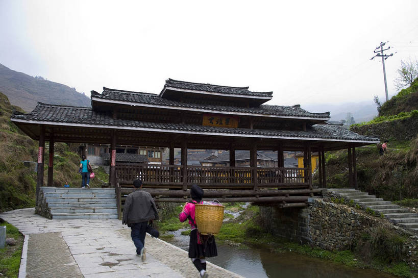 横图,室外,白天,旅游,度假,农业,梯田,名胜古迹,田园,标志建筑,地标,建筑,中国,亚洲,遗迹,民俗,景观,文化遗产,建筑群,古典,古迹,文物,娱乐,建设,古建筑,特色,自然,享受,休闲,旅游胜地,景色,放松,人文景观,广西,耕作,中国文化,古文明,东亚,龙胜,风雨桥,中华人民共和国,民族建筑,古代文明,旅行,传统文化,bj174