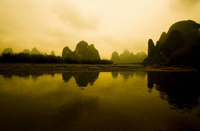 横图,彩色,室外,白天,旅游,度假,美景,名胜古迹,山,标志建筑,地标,建筑,桂林,中国,亚洲,遗迹,景观,渔船,古迹,文物,娱乐,建设,古建筑,江水,游船,自然,享受,休闲,旅游胜地,放松,摄影,广西,美好,自然风光,古文明,东亚,漓江,中华人民共和国,兴坪,江,旅行,bj174