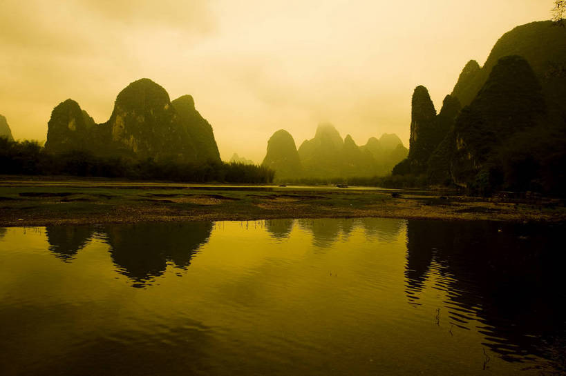 横图,彩色,室外,白天,旅游,度假,美景,名胜古迹,山,标志建筑,地标,建筑,桂林,中国,亚洲,遗迹,景观,渔船,古迹,文物,娱乐,建设,古建筑,江水,游船,自然,享受,休闲,旅游胜地,放松,摄影,广西,美好,自然风光,古文明,东亚,漓江,中华人民共和国,兴坪,江,旅行,bj174