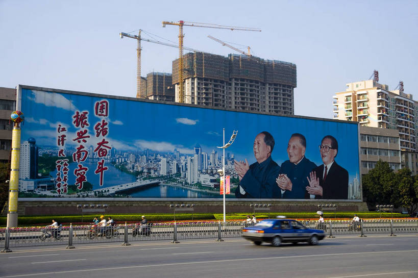 人民大会堂,横图,彩色,室外,白天,旅游,度假,名胜古迹,天际线,城市风光,标志建筑,城市,道路,地标,建筑,路,公路,中国,亚洲,遗迹,景观,建筑群,交通,都市,古迹,文物,娱乐,建设,现代,古建筑,现代建筑,享受,休闲,旅游胜地,放松,运输,摄影,经济,广西,古文明,东亚,发展,南宁,中华人民共和国,繁荣,进步,发达,马路,旅行,bj174