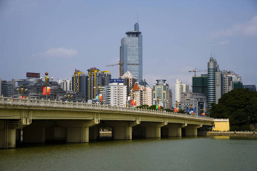 横图,俯视,彩色,室外,白天,旅游,度假,名胜古迹,城市风光,标志建筑,城市,道路,地标,建筑,中国,亚洲,遗迹,景观,建筑群,桥,交通,都市,古迹,文物,娱乐,建设,现代,古建筑,现代建筑,享受,休闲,旅游胜地,放松,运输,摄影,经济,广西,古文明,东亚,发展,南宁,广西壮族自治区,首府,中华人民共和国,桂,华南地区,南宁市,繁荣,进步,发达,旅行,青秀区,邕江,南湖大桥,bj174