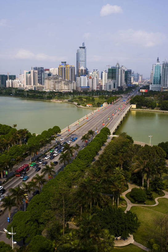 竖图,俯视,彩色,室外,白天,旅游,度假,名胜古迹,城市风光,标志建筑,城市,道路,地标,建筑,中国,亚洲,遗迹,景观,建筑群,桥,交通,都市,古迹,文物,娱乐,建设,现代,古建筑,现代建筑,享受,休闲,旅游胜地,放松,竖,运输,摄影,经济,广西,矗立,耸立,古文明,东亚,发展,南宁,广西壮族自治区,首府,中华人民共和国,桂,华南地区,南宁市,挺立,繁荣,进步,发达,旅行,青秀区,邕江,南湖大桥,bj174