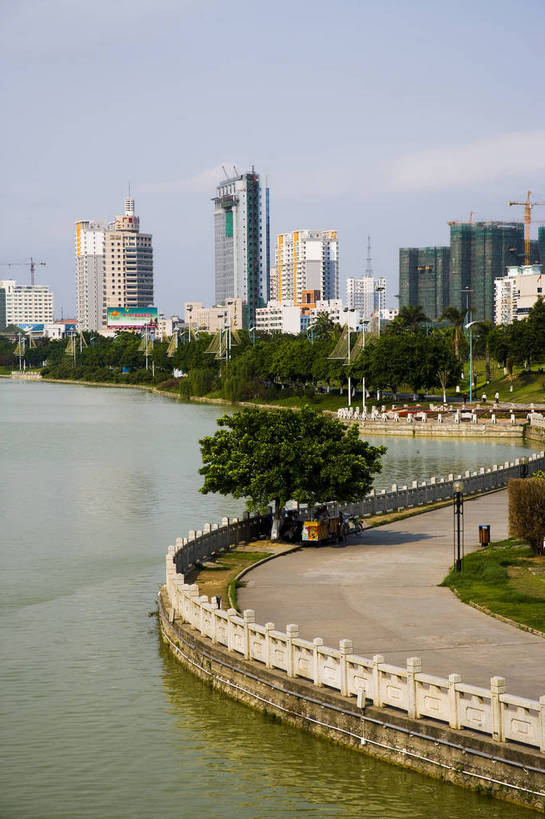 竖图,俯视,彩色,室外,白天,旅游,度假,名胜古迹,城市风光,标志建筑,城市,道路,地标,建筑,中国,亚洲,遗迹,景观,建筑群,交通,都市,古迹,文物,娱乐,建设,现代,古建筑,现代建筑,享受,休闲,旅游胜地,放松,竖,运输,摄影,经济,广西,矗立,耸立,古文明,东亚,发展,南宁,广西壮族自治区,首府,中华人民共和国,桂,华南地区,南宁市,挺立,繁荣,进步,发达,旅行,邕江,bj174