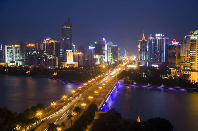 横图,俯视,彩色,室外,旅游,度假,名胜古迹,城市风光,标志建筑,城市,道路,地标,建筑,夜景,中国,亚洲,遗迹,景观,建筑群,桥,灯光,交通,都市,古迹,文物,娱乐,建设,现代,古建筑,现代建筑,享受,休闲,灿烂,旅游胜地,放松,运输,摄影,经济,广西,古文明,东亚,发展,南宁,广西壮族自治区,首府,中华人民共和国,桂,华南地区,南宁市,灯火辉煌,繁荣,进步,发达,旅行,青秀区,邕江,南湖大桥,bj174
