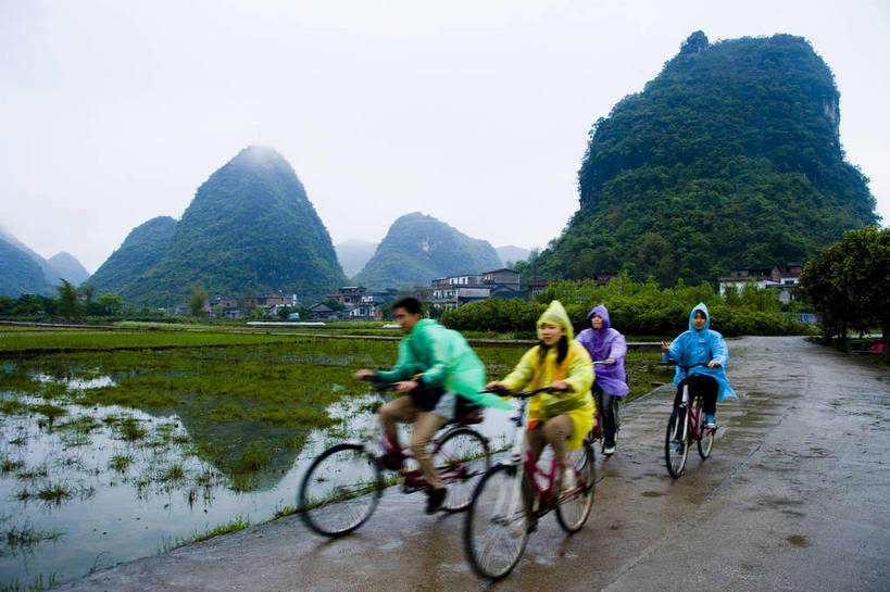农民,农田,横图,彩色,室外,白天,旅游,美景,田园,自行车,桂林,中国,亚洲,劳动,景观,自然,摄影,广西,耕作,美好,自然风光,东亚,阳朔,中华人民共和国,旅行,bj174