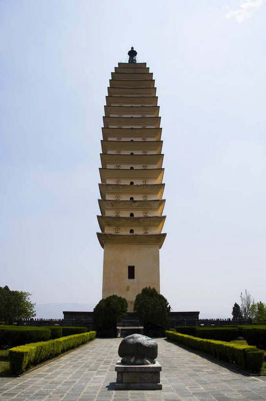 竖图,室外,白天,旅游,度假,名胜古迹,标志建筑,地标,建筑,大理,中国,亚洲,遗迹,民俗,景观,文化遗产,建筑群,塔,古典,古迹,文物,娱乐,建设,古建筑,云南,特色,古镇,享受,休闲,旅游胜地,景色,放松,竖,人文景观,古塔,矗立,中国文化,耸立,古文明,东亚,中华人民共和国,挺立,民族建筑,古代文明,旅行,传统文化,三塔,bj174