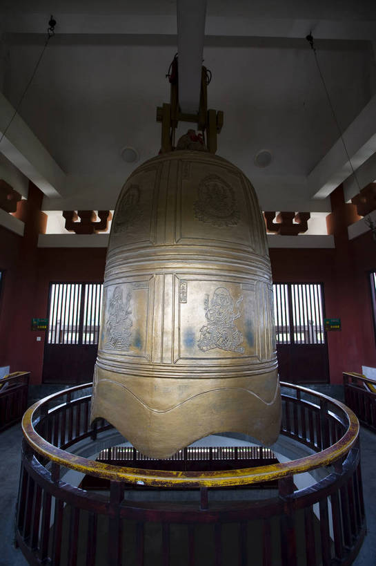 竖图,室内,特写,白天,旅游,度假,名胜古迹,标志建筑,地标,建筑,大理,中国,亚洲,局部,遗迹,民俗,文化遗产,建筑群,古典,古迹,文物,娱乐,建设,古建筑,云南,特色,享受,休闲,旅游胜地,放松,竖,人文景观,矗立,中国文化,耸立,古文明,东亚,中华人民共和国,挺立,民族建筑,古代文明,钟,旅行,铜钟,传统文化,三塔,bj174