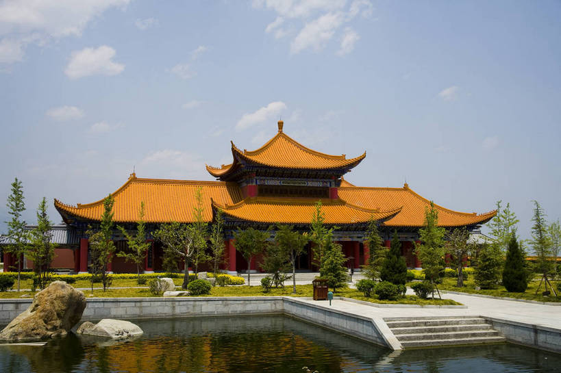 横图,室外,白天,旅游,度假,名胜古迹,标志建筑,地标,建筑,大理,中国,亚洲,遗迹,民俗,景观,文化遗产,建筑群,古典,古迹,文物,娱乐,建设,古建筑,云南,特色,古镇,享受,休闲,旅游胜地,景色,放松,人文景观,中国文化,古文明,东亚,中华人民共和国,民族建筑,崇圣寺,古代文明,旅行,传统文化,三塔,bj174