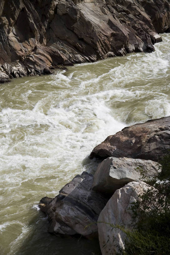 竖图,室外,白天,旅游,峡谷,中国,亚洲,民俗,景观,云南,特色,自然,景色,竖,人文景观,矗立,中国文化,自然风光,耸立,东亚,虎跳峡,中华人民共和国,挺立,河,旅行,传统文化,bj174