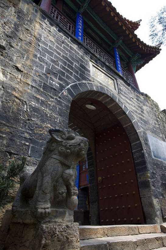 竖图,彩色,室外,特写,白天,旅游,度假,名胜古迹,标志建筑,地标,建筑,昆明,中国,亚洲,局部,遗迹,景观,建筑群,古典,古迹,文物,娱乐,建设,古建筑,云南,享受,休闲,旅游胜地,放松,竖,摄影,矗立,中国文化,耸立,昆明市,古文明,东亚,云南省,中华人民共和国,省会,西南地区,挺立,民族建筑,滇,旅行,传统文化,昆明金殿,昆明太和宫,太和宫金殿,bj174