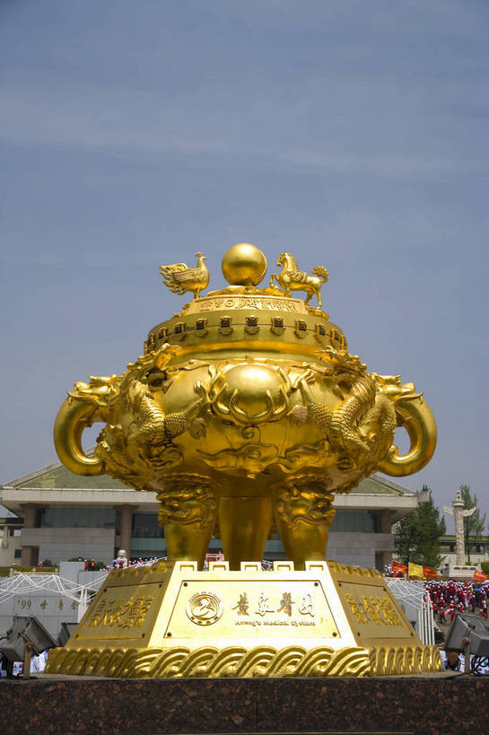 花园,竖图,彩色,室外,白天,旅游,雕塑,昆明,中国,亚洲,雕像,景观,云南,特色,自然,世博会,竖,摄影,人文景观,园林,矗立,象征,耸立,参观,昆明市,东亚,世博园,云南省,中华人民共和国,省会,西南地区,挺立,滇,旅行,博览会,昆明世界园艺博览园,盘龙区,昆明世博园,bj174